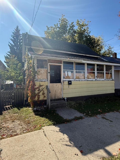 Photo of 111 Cottage Street, Cadillac City, MI 49601 (MLS # 72026054533)