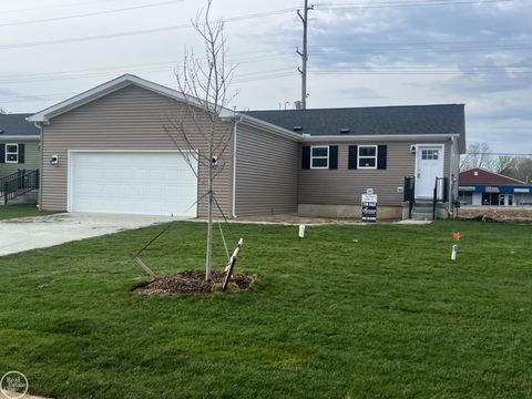 4207 Sugar Maple Run Flint City MI 48506