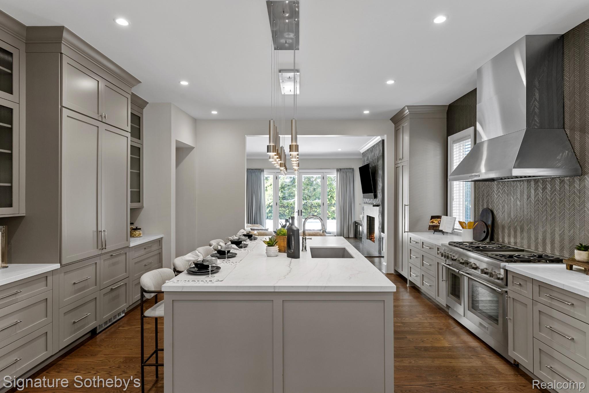 1295 Lakeside Drive