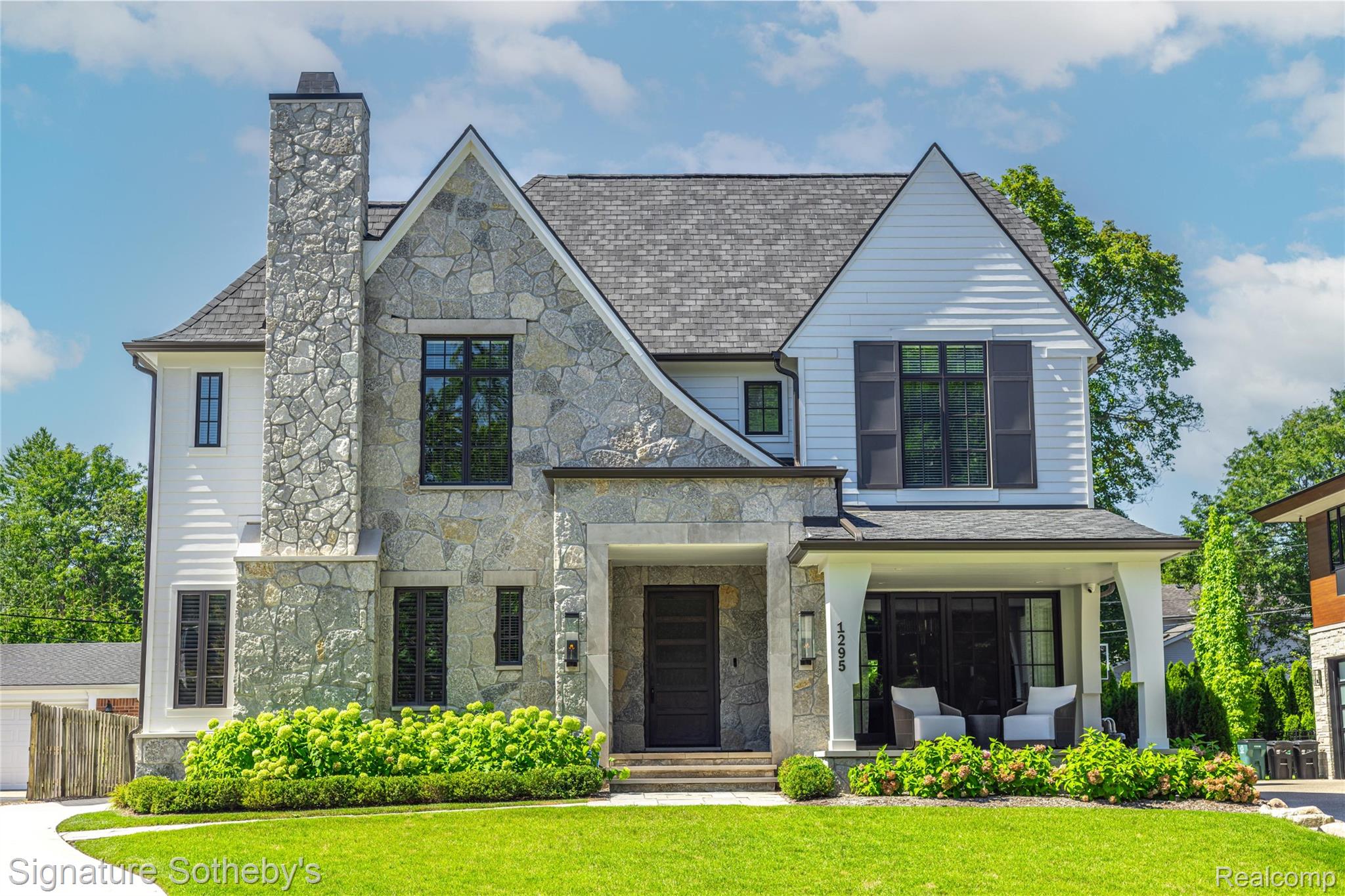 1295 Lakeside Drive