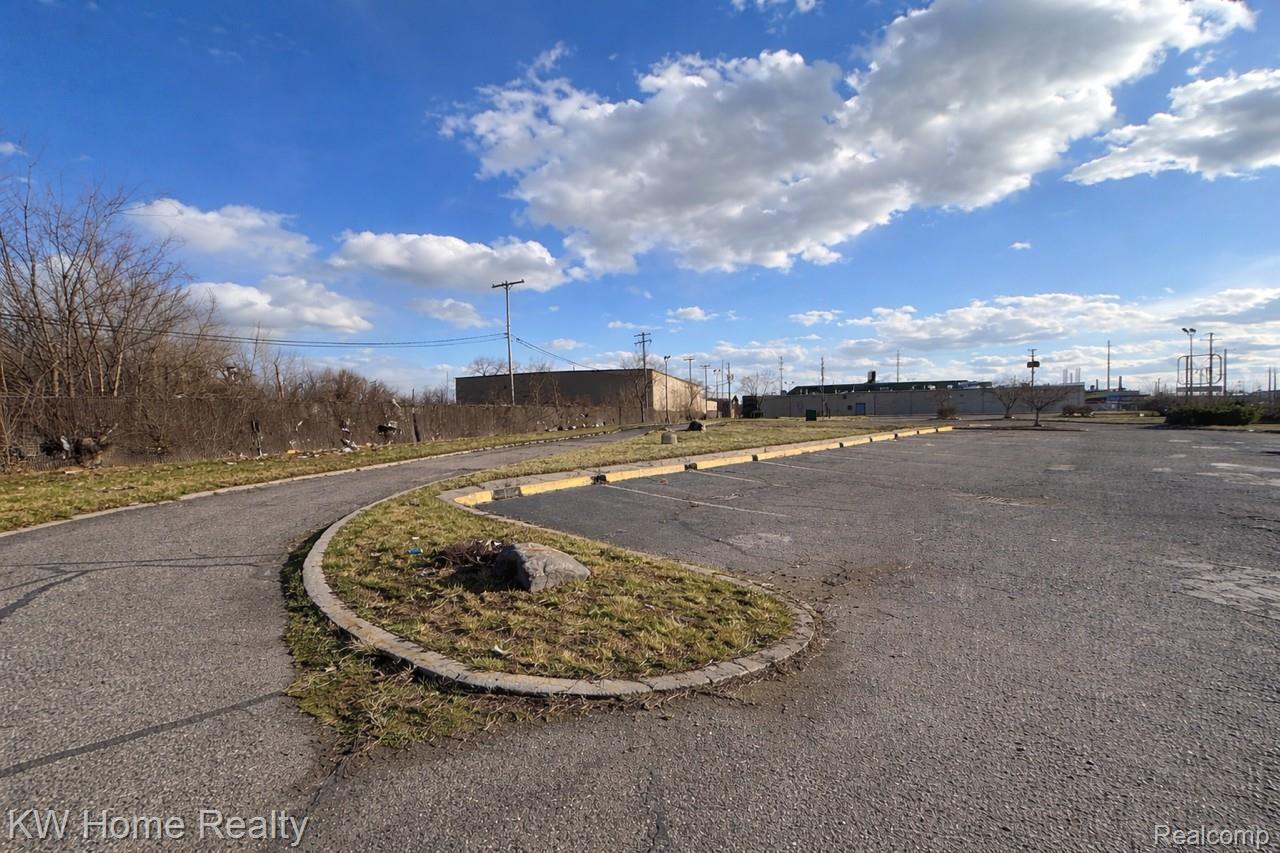 20800 Groesbeck Highway