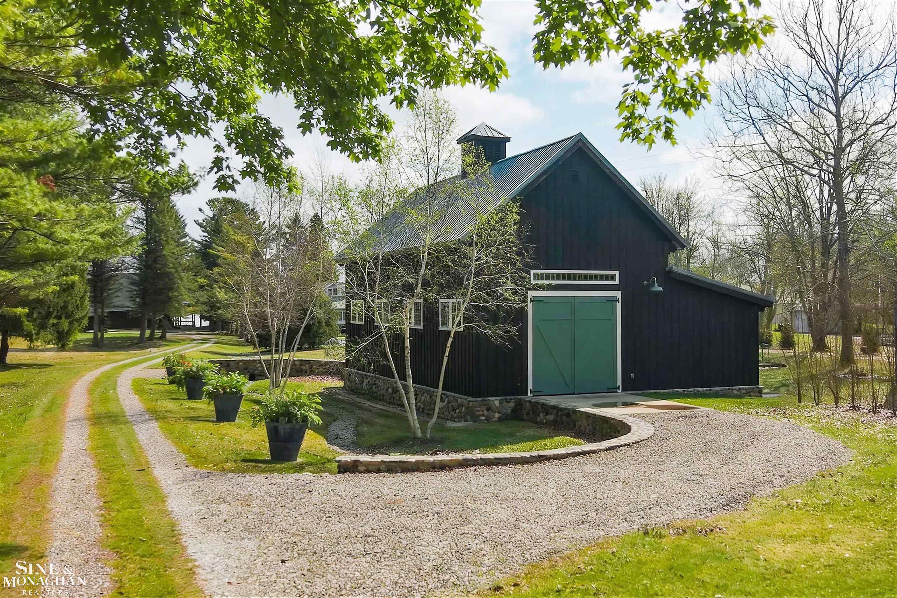 4673 Lakeshore Road
