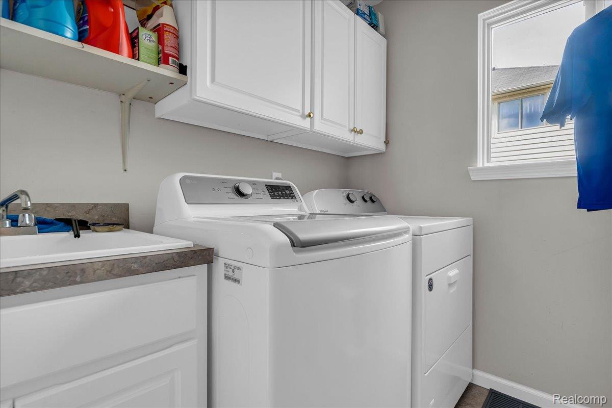 Chesterfield Township, Michigan 48047, United States, 3 Bedrooms Bedrooms, ,3 BathroomsBathrooms,Residential,Active,157457