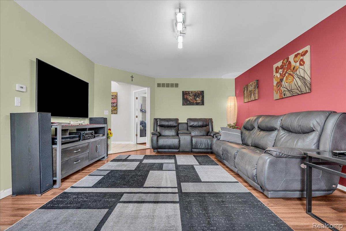 Chesterfield Township, Michigan 48047, United States, 3 Bedrooms Bedrooms, ,3 BathroomsBathrooms,Residential,Active,157457