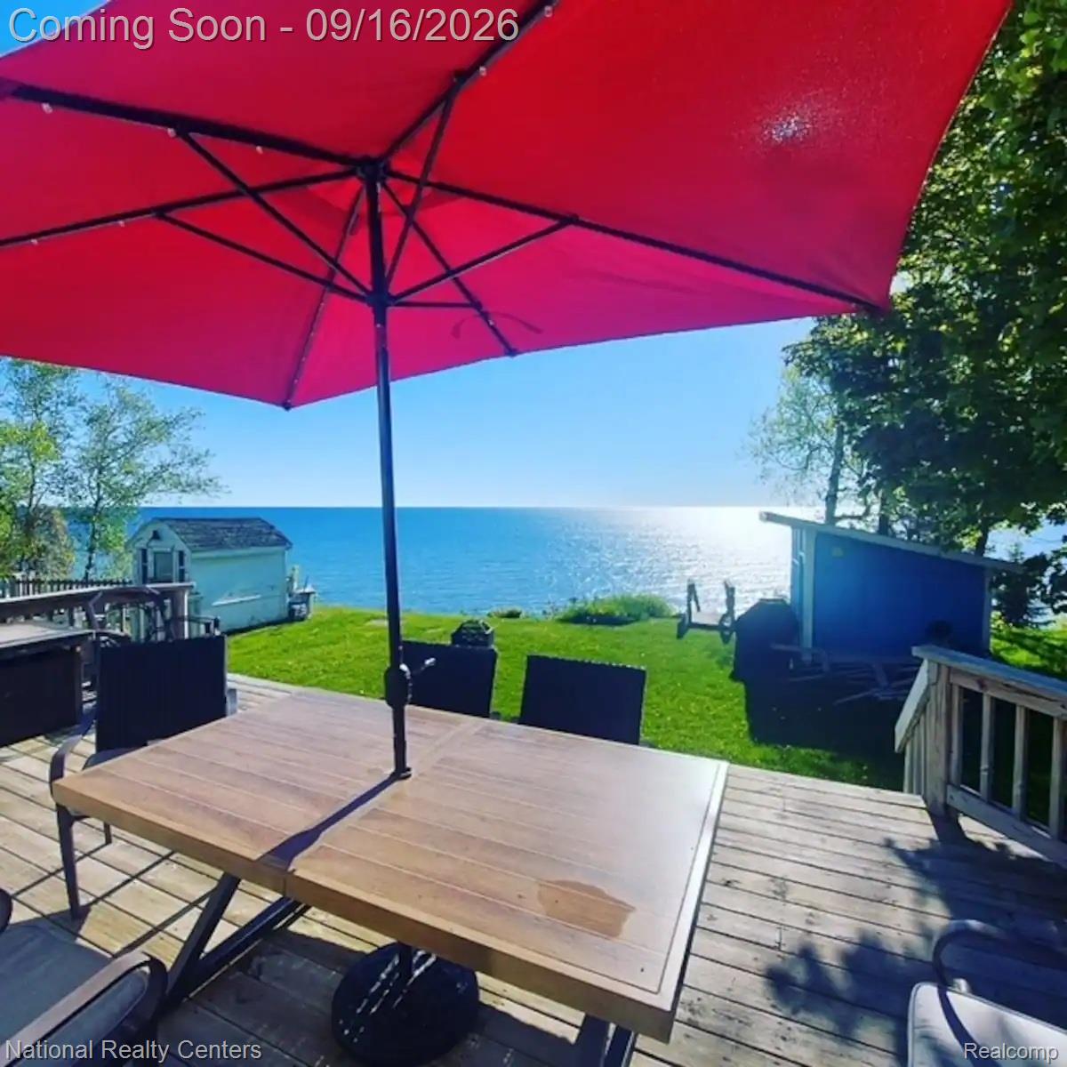 5824 Lakeshore Road N