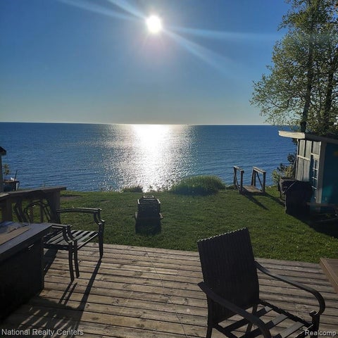 Photo for 5824 Lakeshore Road N