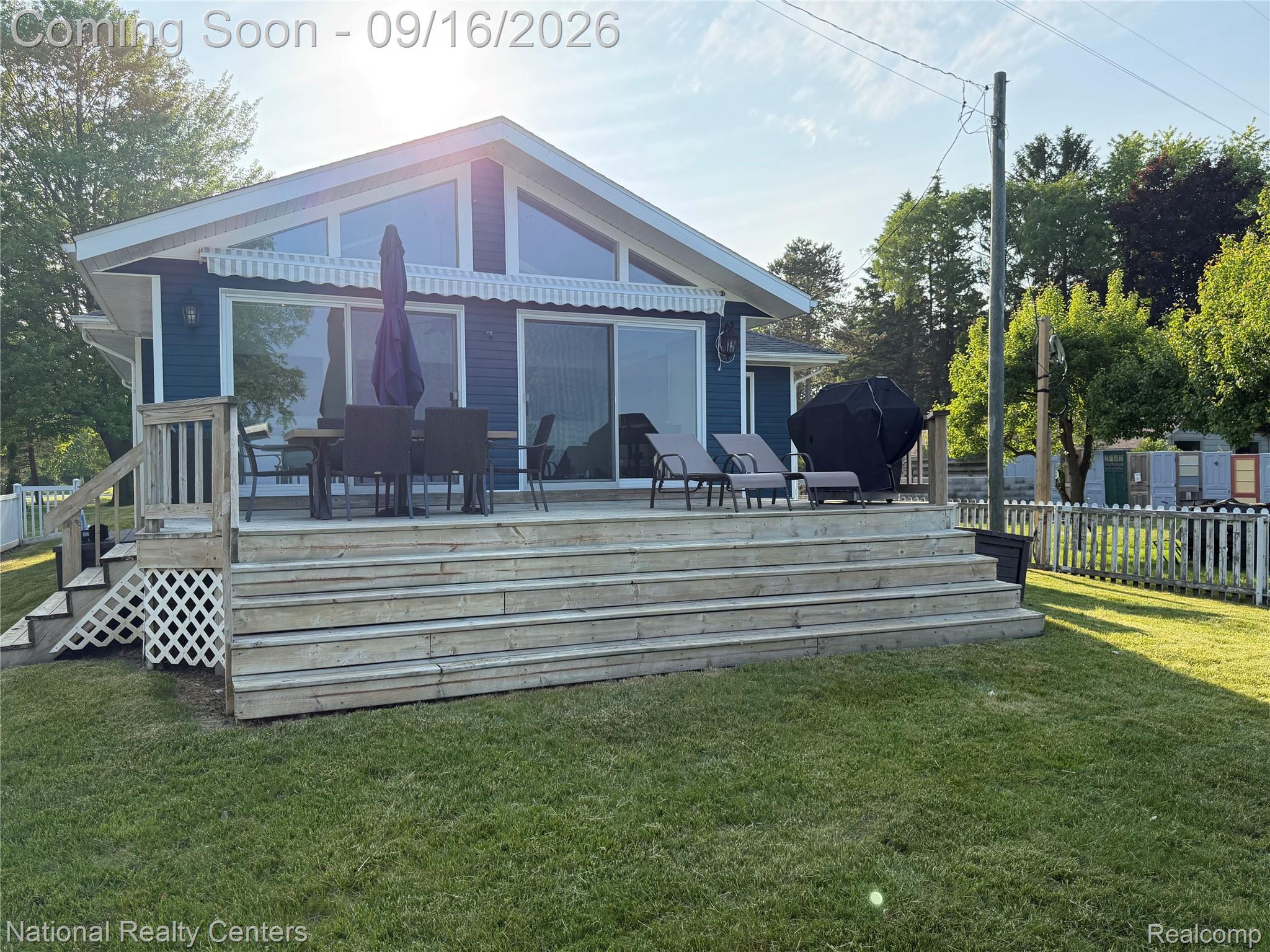 5824 Lakeshore Road N