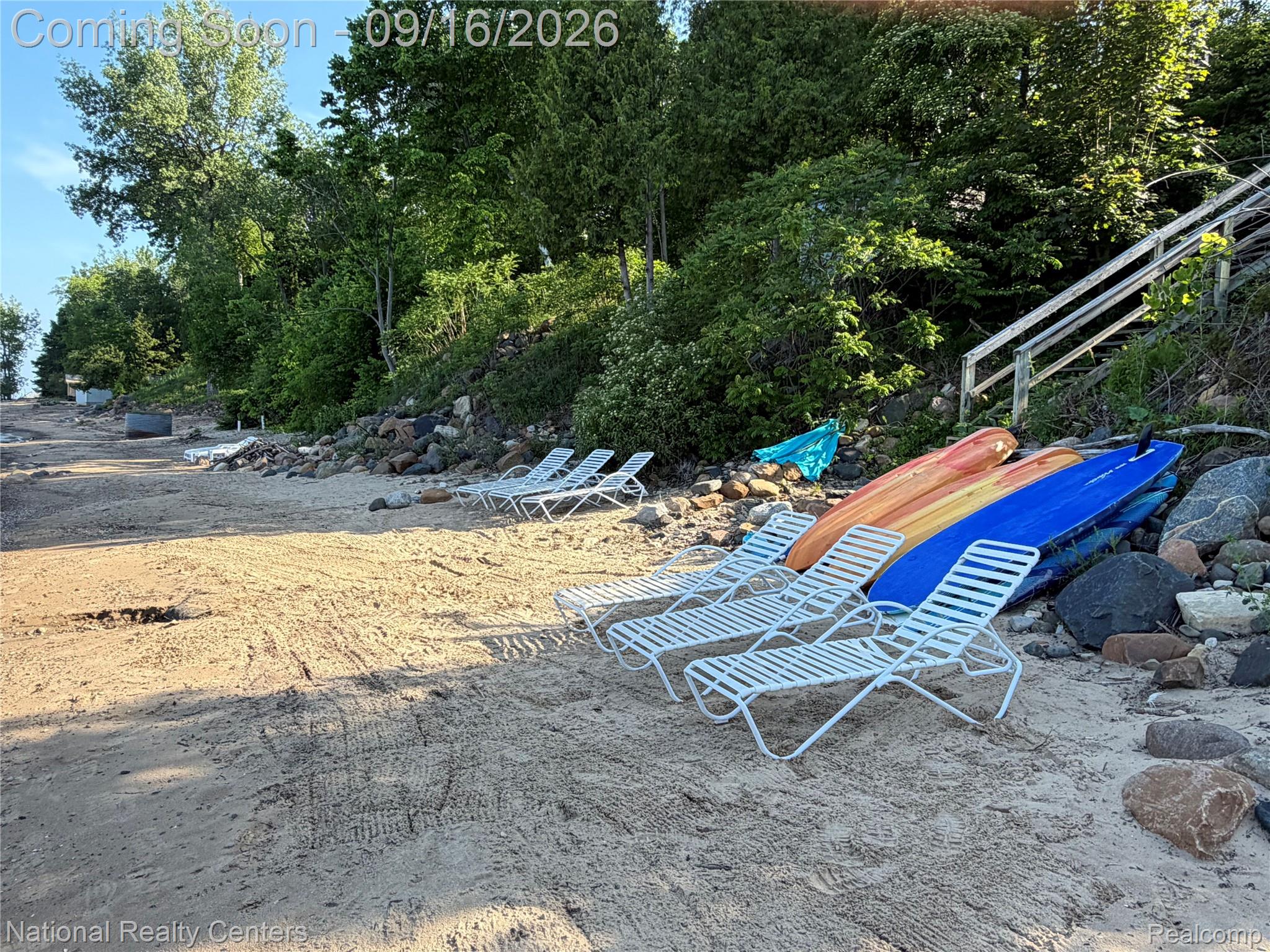 5824 Lakeshore Road N