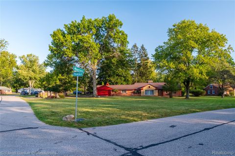 25100 Peekskill Southfield City MI 48033