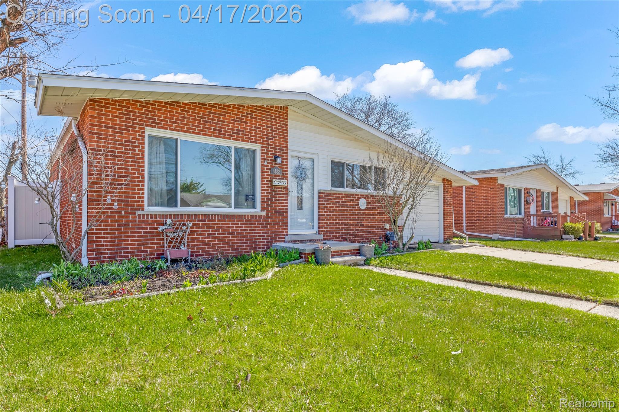 8138 Hillcrest Boulevard