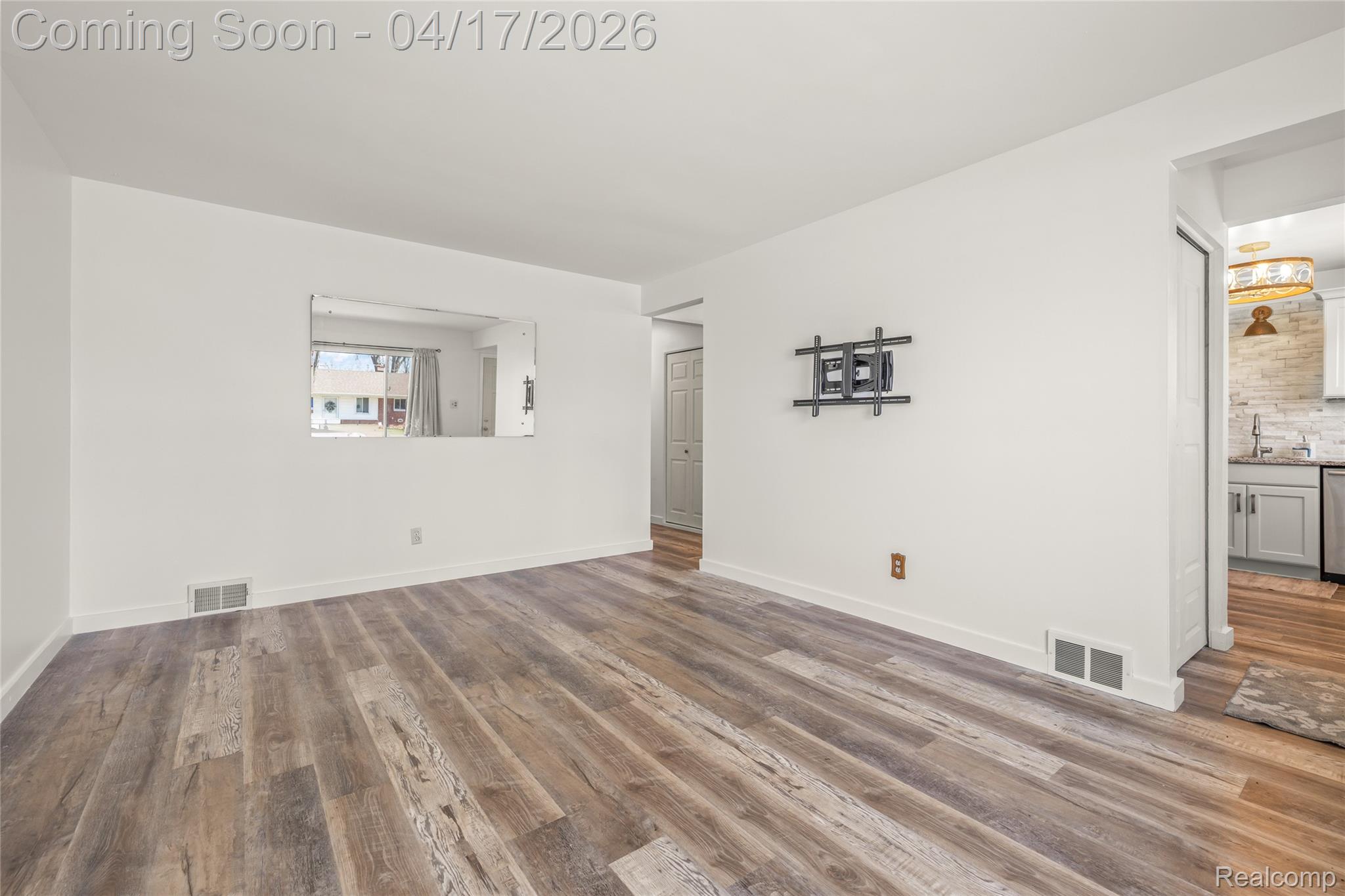 8138 Hillcrest Boulevard