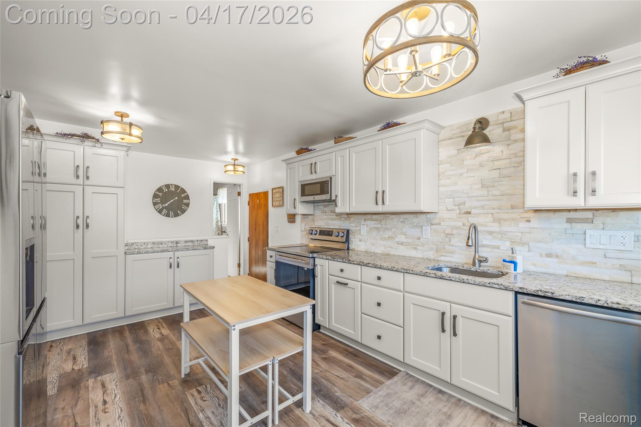 8138 Hillcrest Boulevard