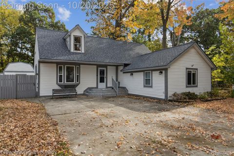 2262 Overridge Avenue Waterford Charter Township MI 48327