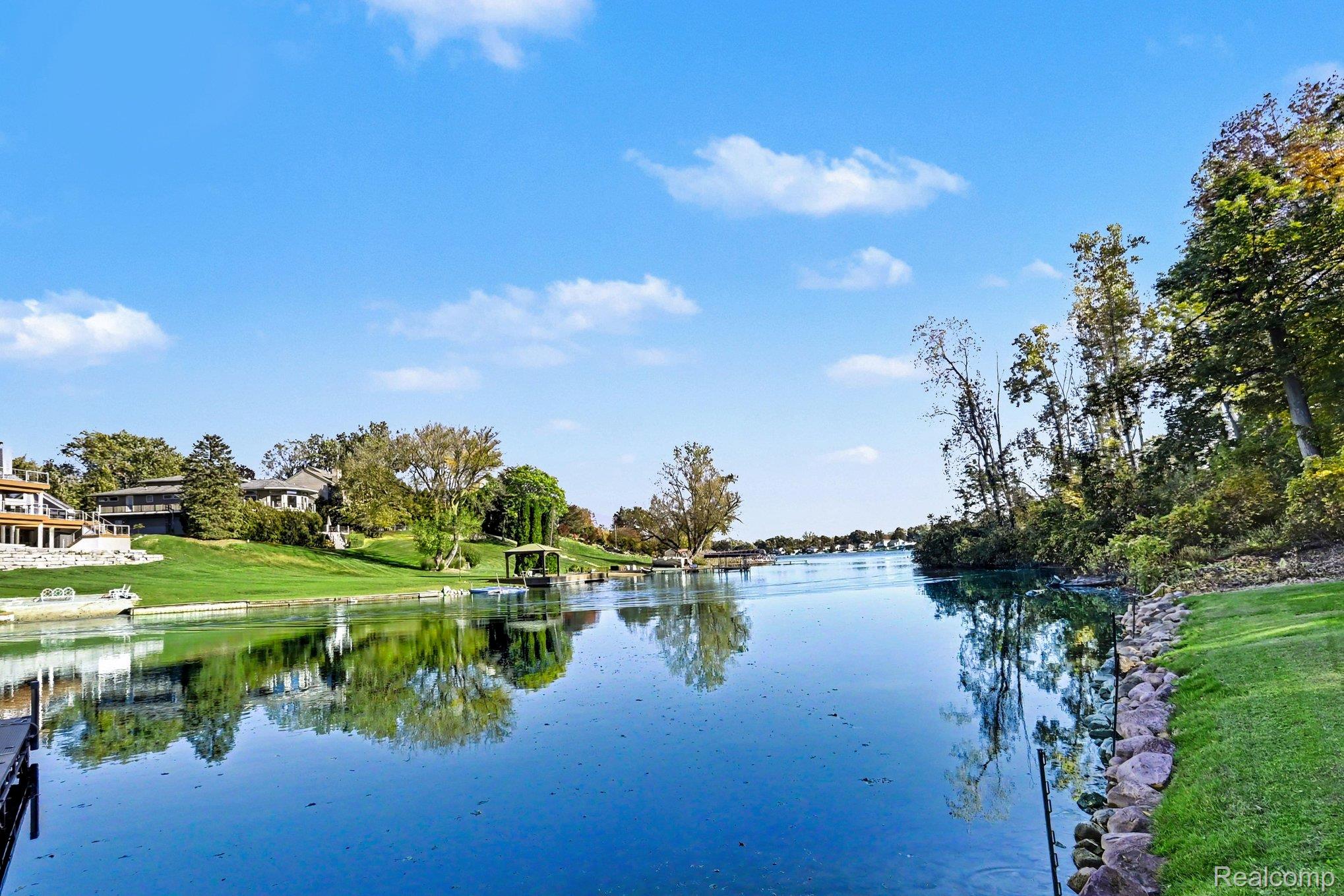 10685 Oxbow Lakeshore Drive