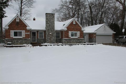 4092 Woodstock Road Waterford Charter Township MI 48328