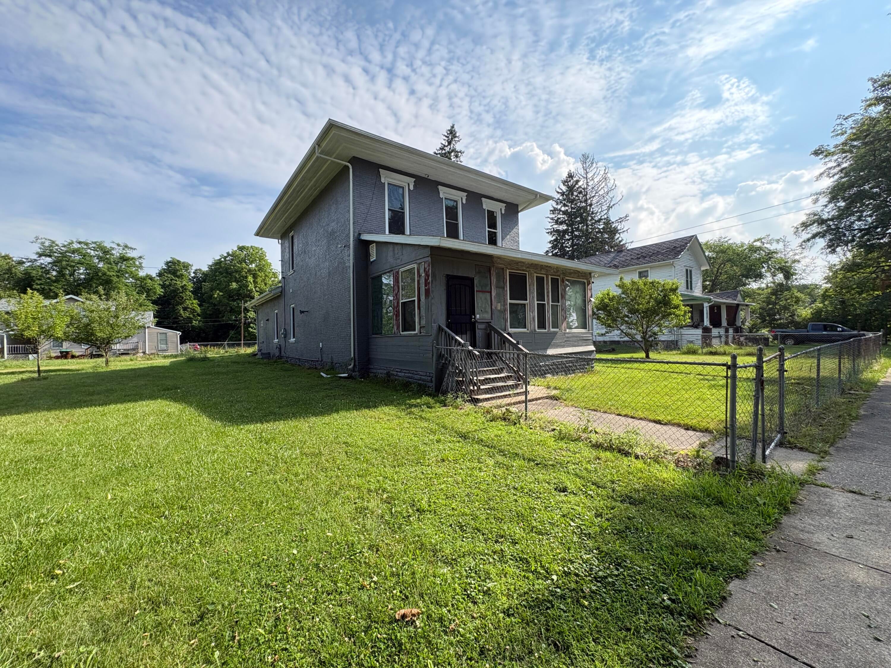 216 W Chestnut Street