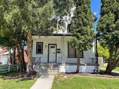 18077 Homer Street Roseville City MI 48066