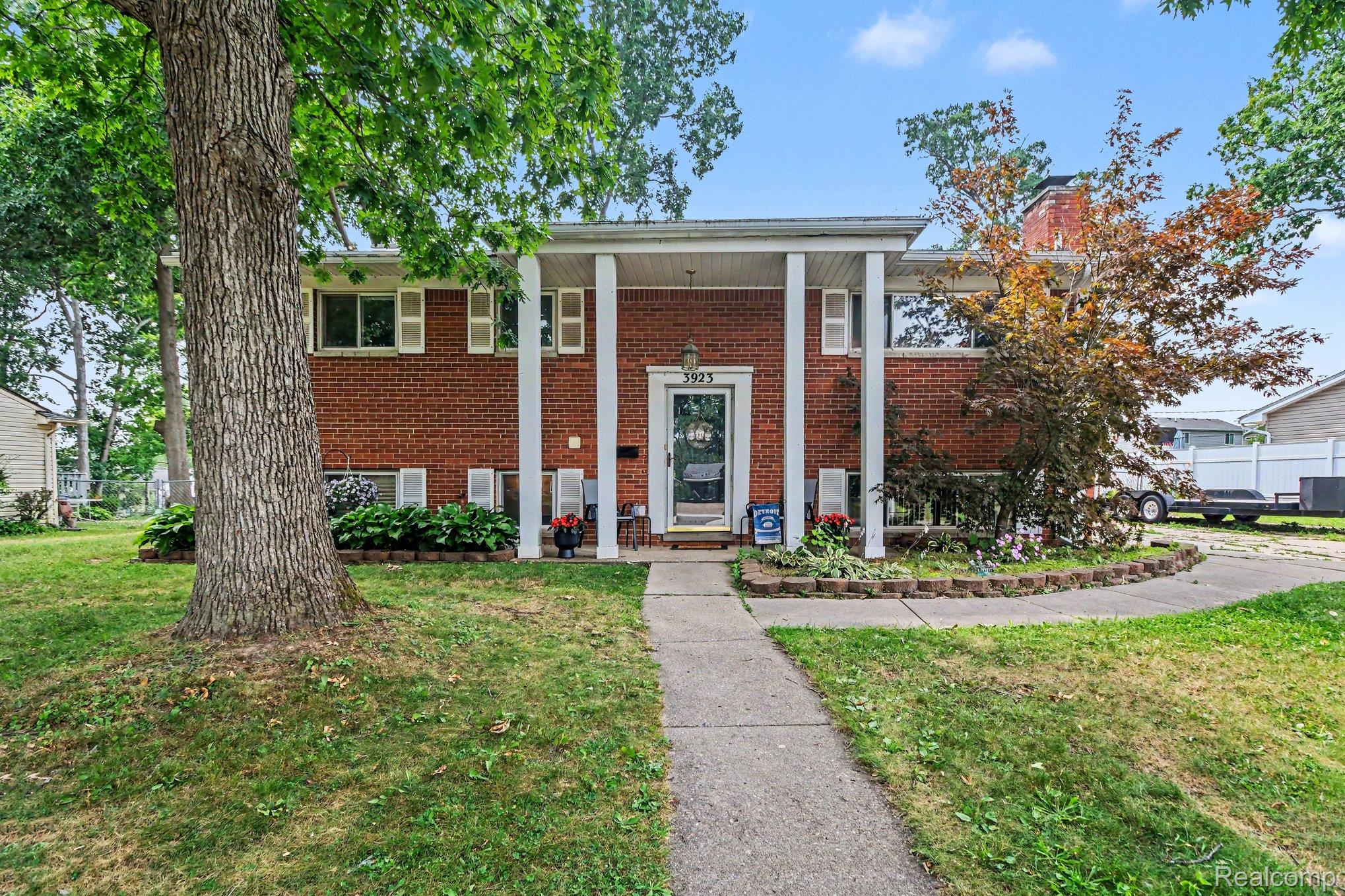 3923 Percy King Road