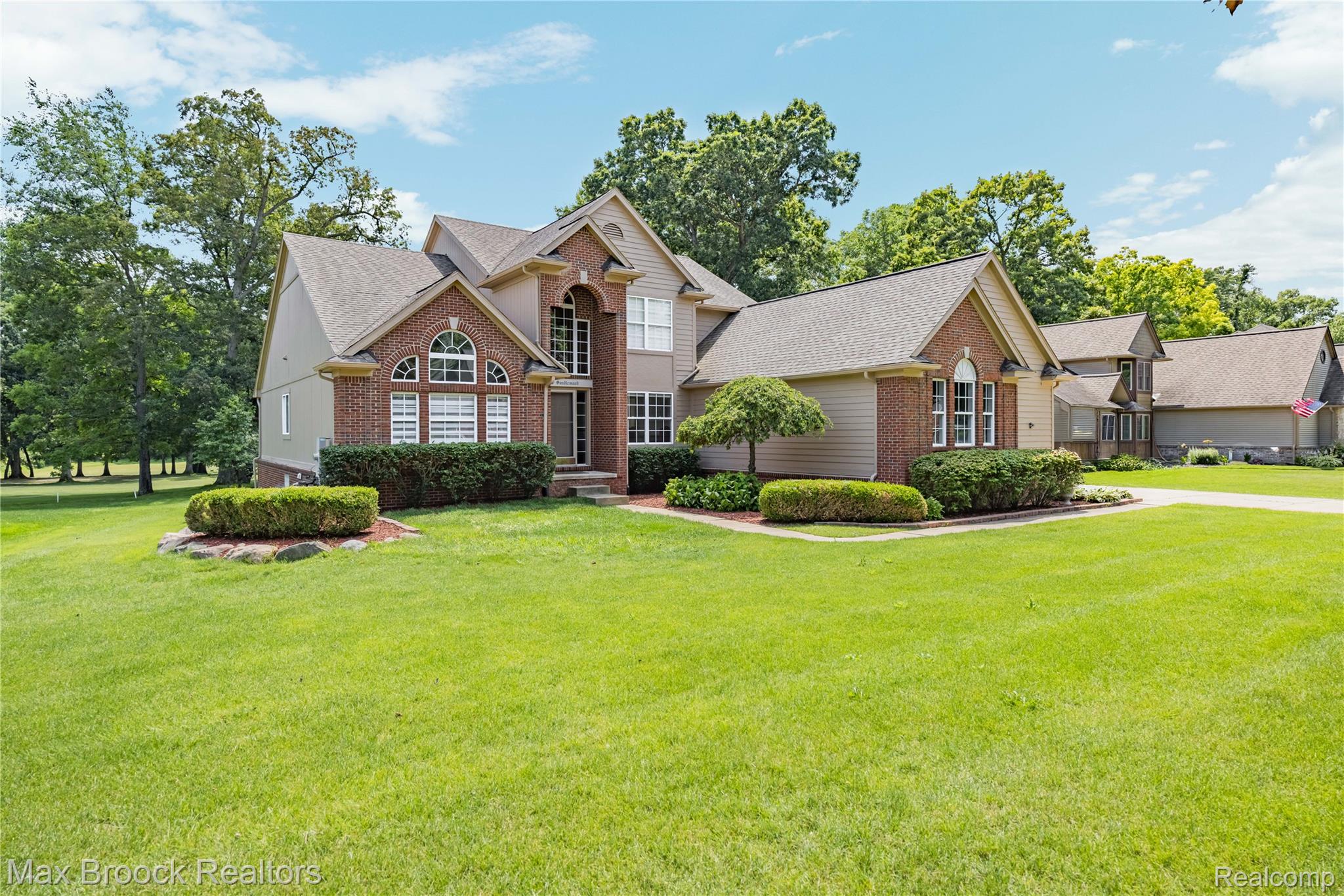 2322 Sandlewood Drive