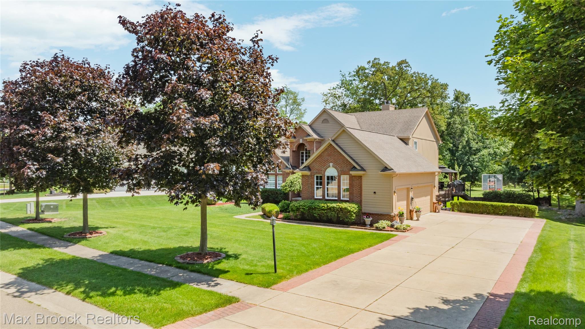 2322 Sandlewood Drive
