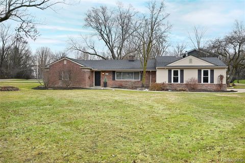 16042 Hummel Drive Beverly Hills Village MI 48025