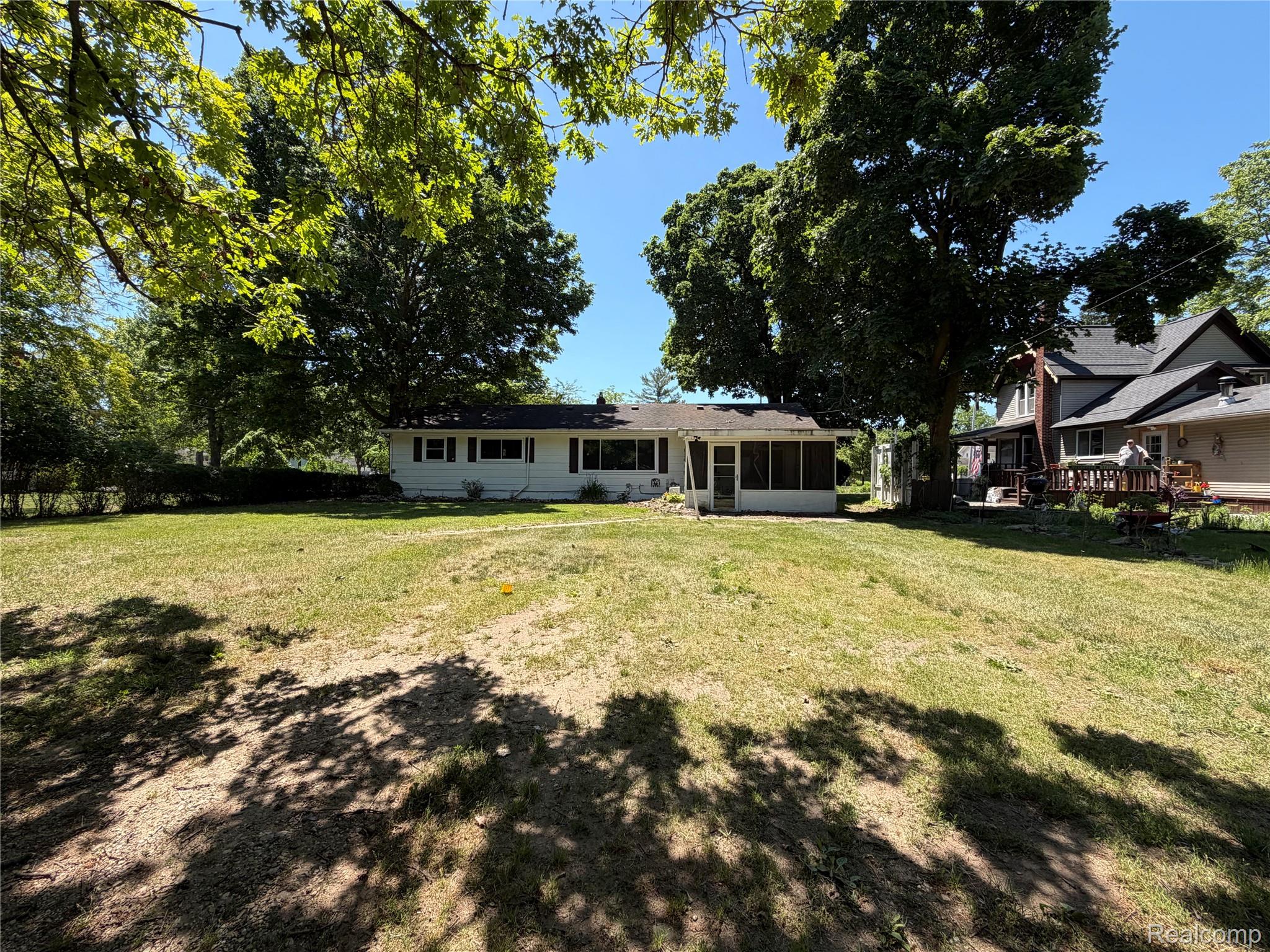 416 W Corunna Avenue