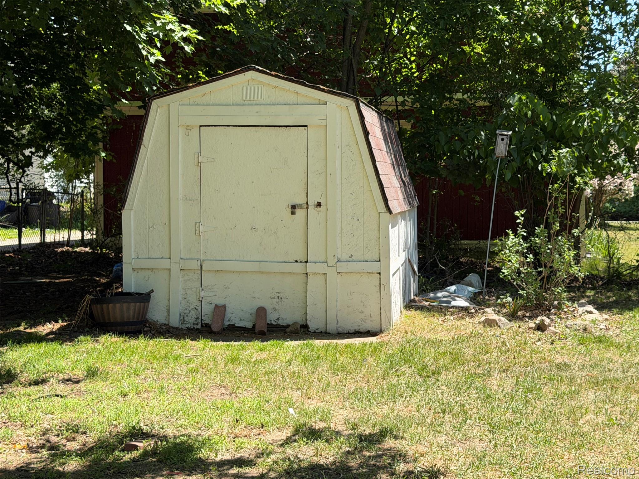 416 W Corunna Avenue
