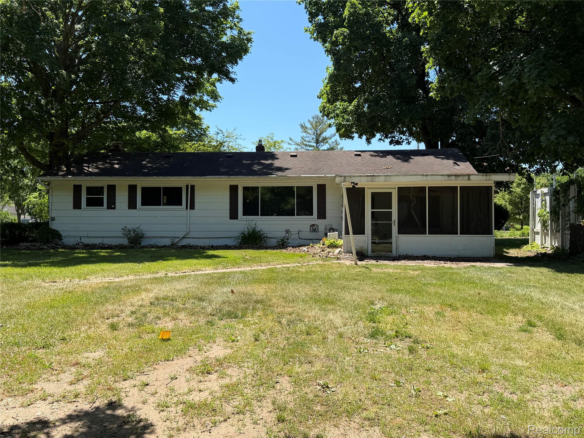 416 W Corunna Avenue