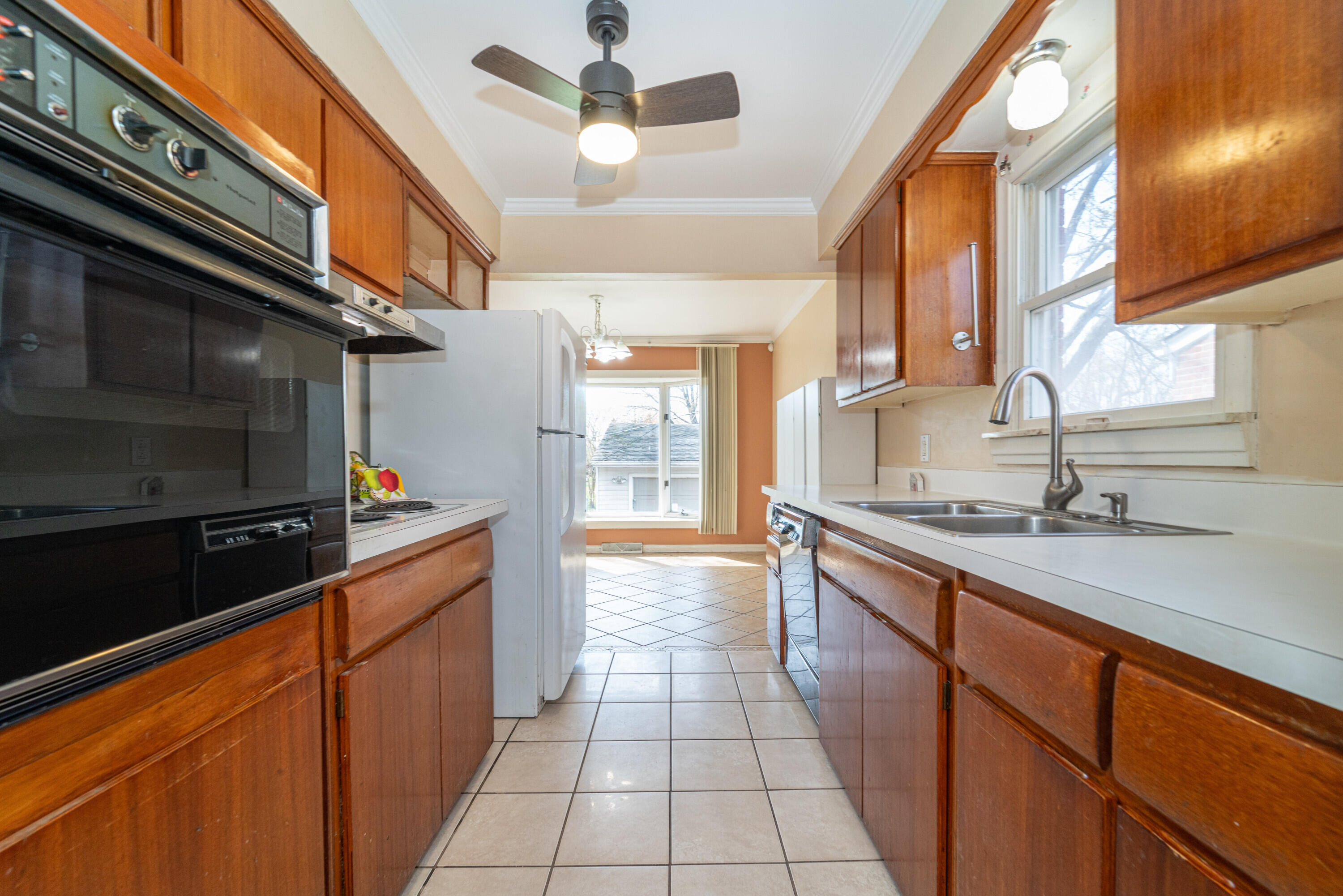 1386 Borgstrom Avenue