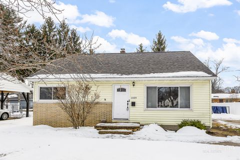 1059 W Summit Avenue Roosevelt Park City MI 49441