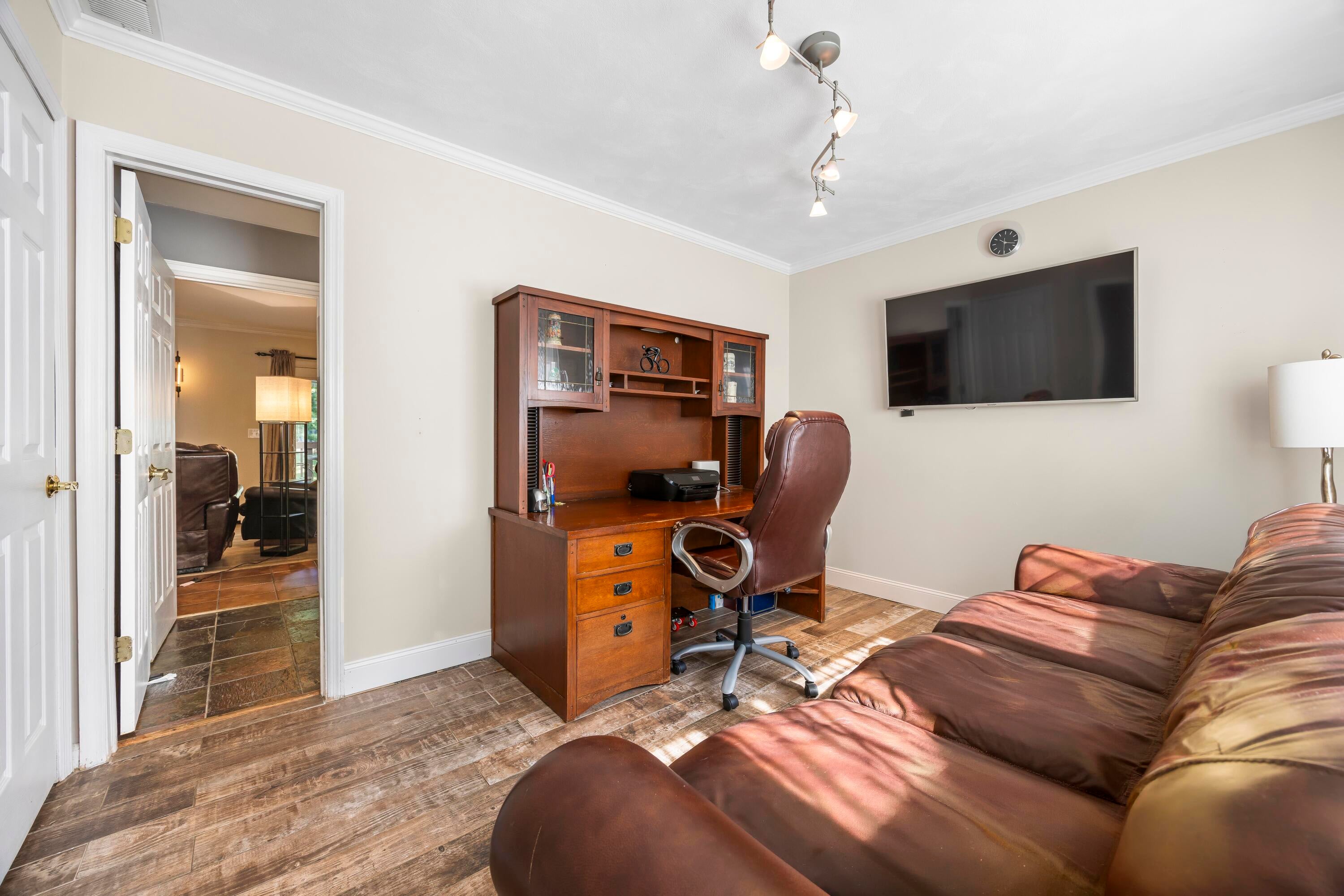 840 Edgehill Place