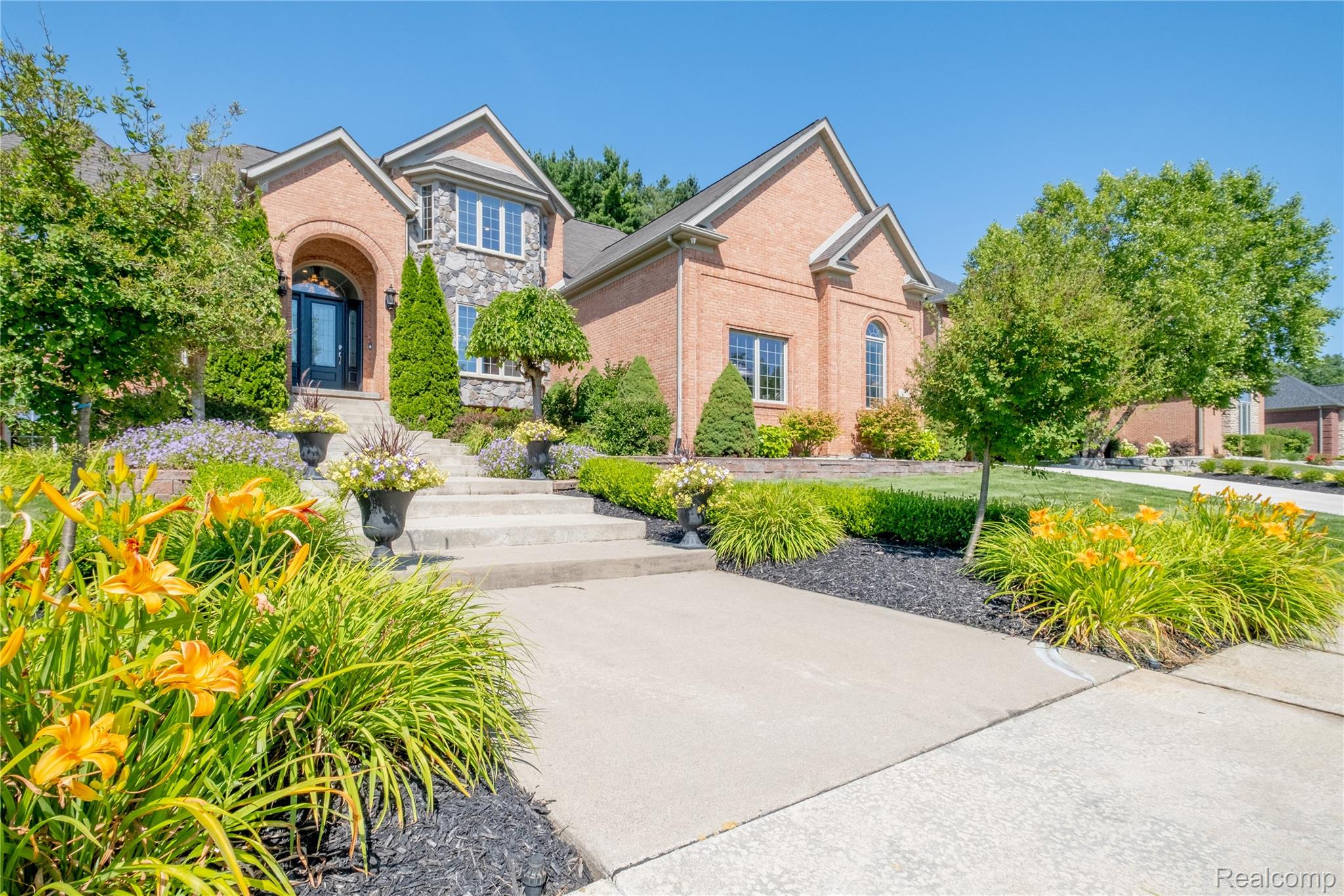 3350 Creekview Drive