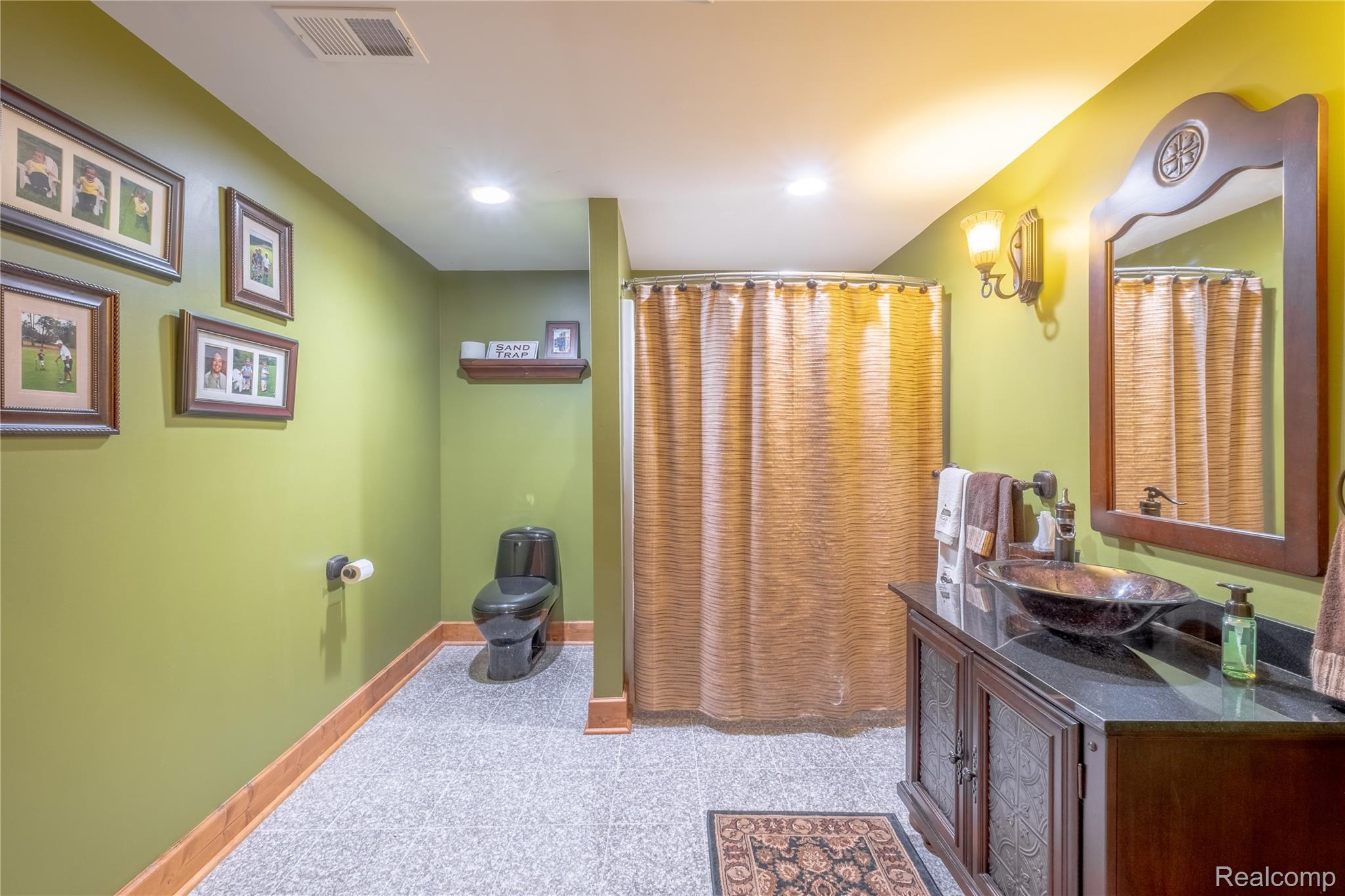 Davison City, Michigan 48423, United States, 4 Bedrooms Bedrooms, ,5 BathroomsBathrooms,Residential,Active,177816