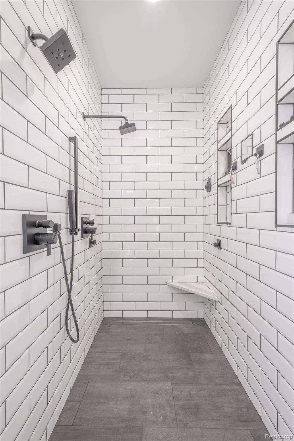 Davison City, Michigan 48423, United States, 4 Bedrooms Bedrooms, ,5 BathroomsBathrooms,Residential,Active,177816