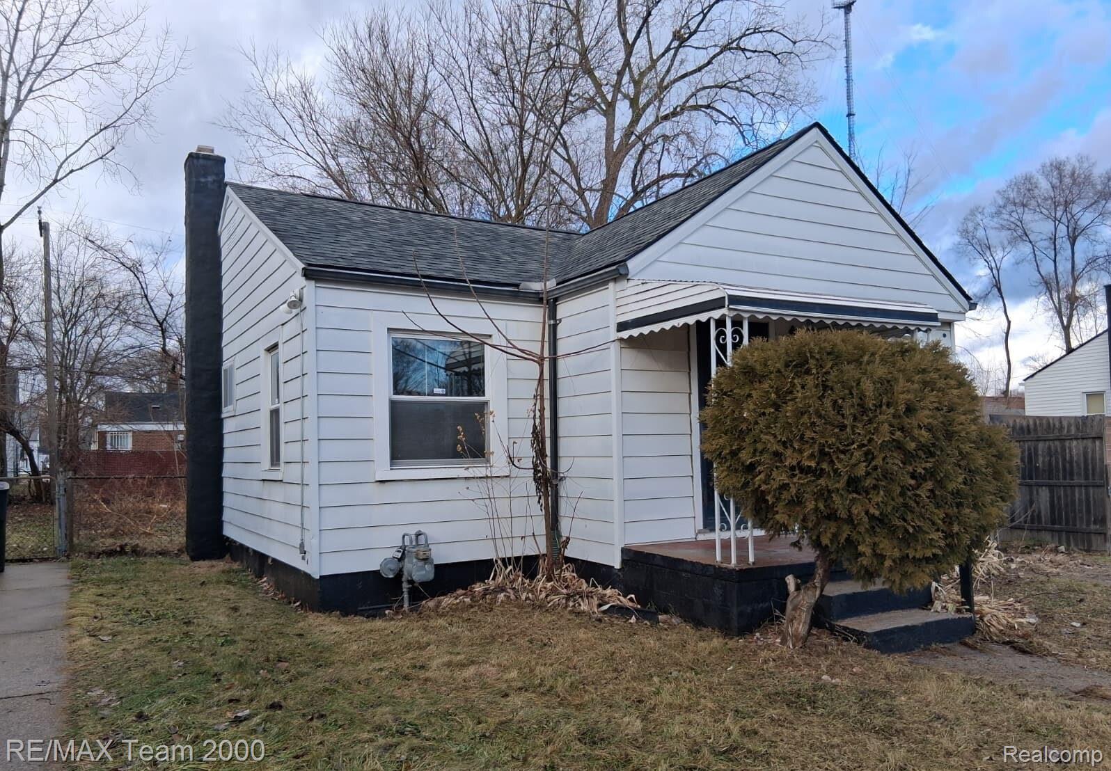 20445 Pinehurst Street