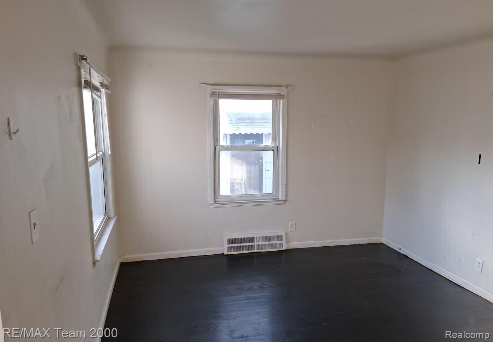 20445 Pinehurst Street