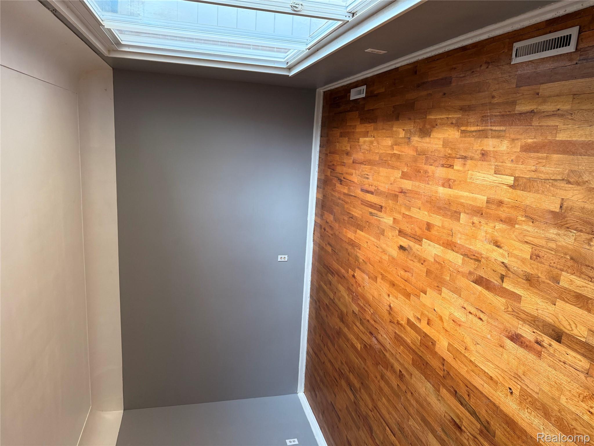 2425 Nerredia Street W