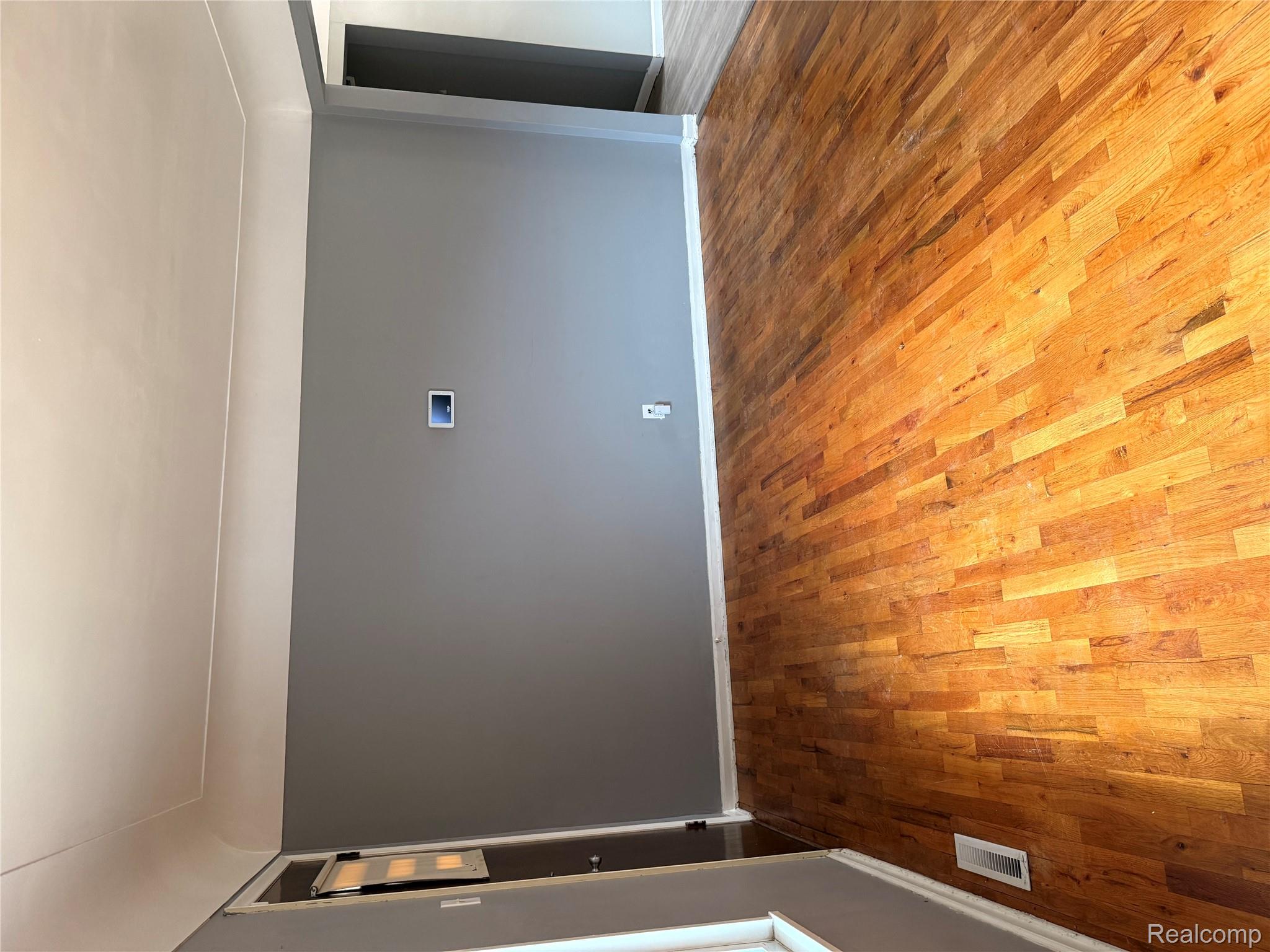 2425 Nerredia Street W