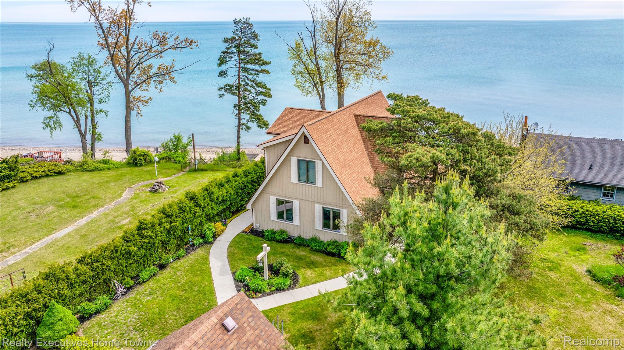 8648 Lakeshore Road