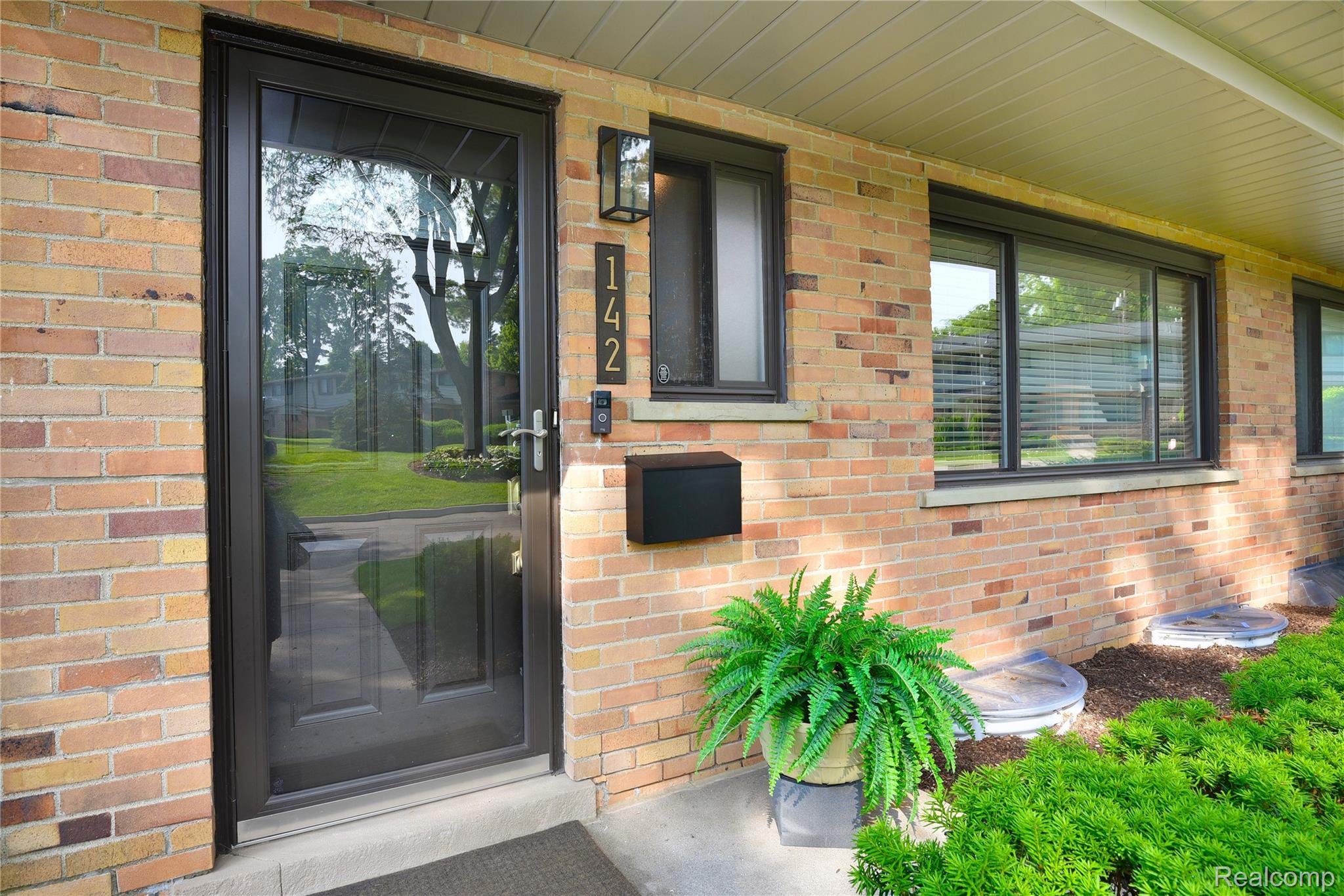 142 E Hickory Grove Road 3