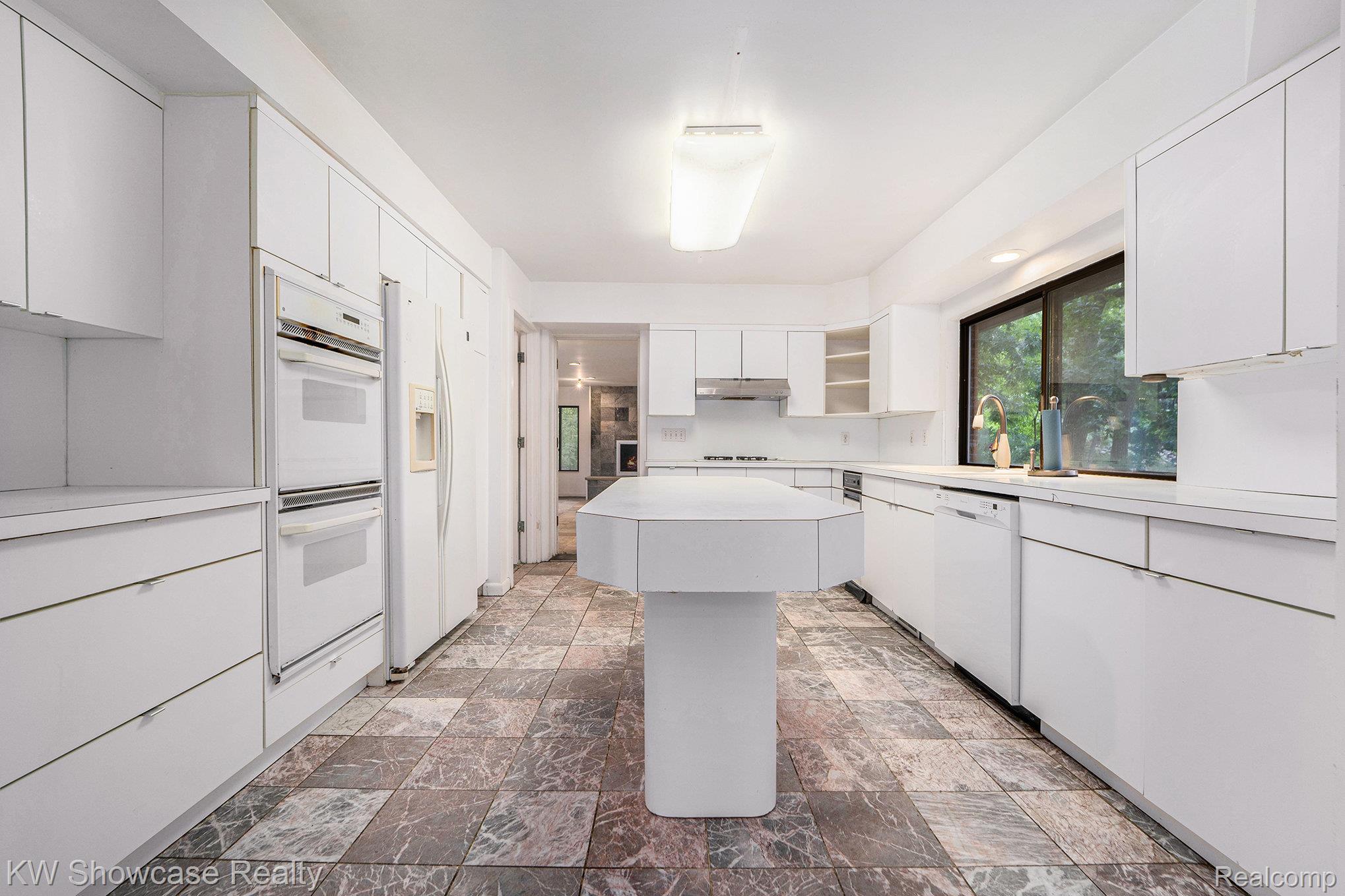 3551 Dorothy Lane