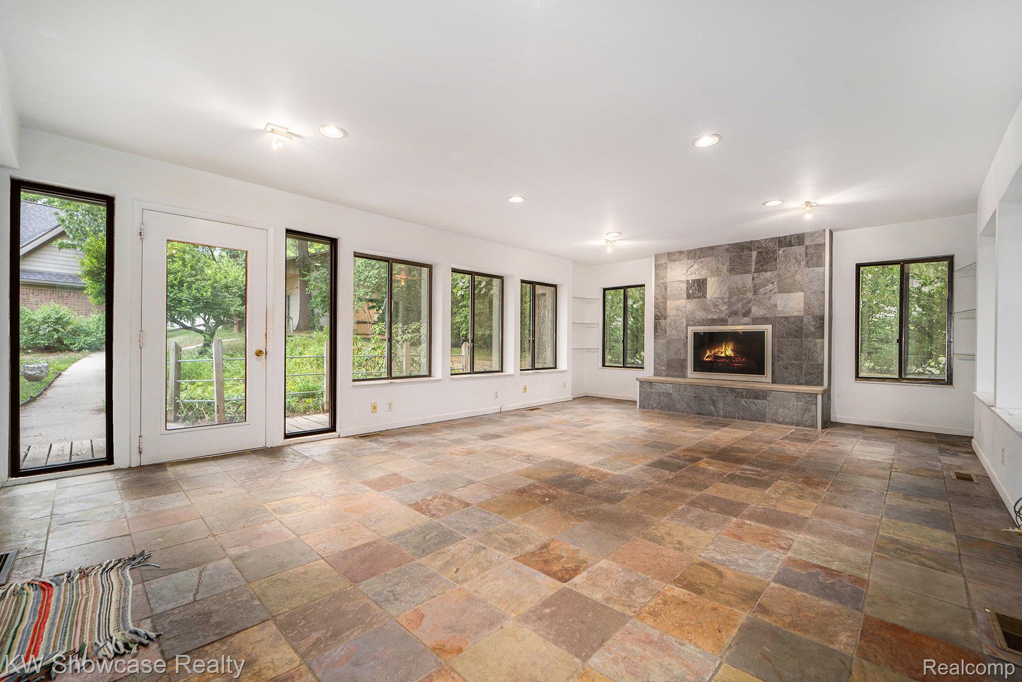 3551 Dorothy Lane