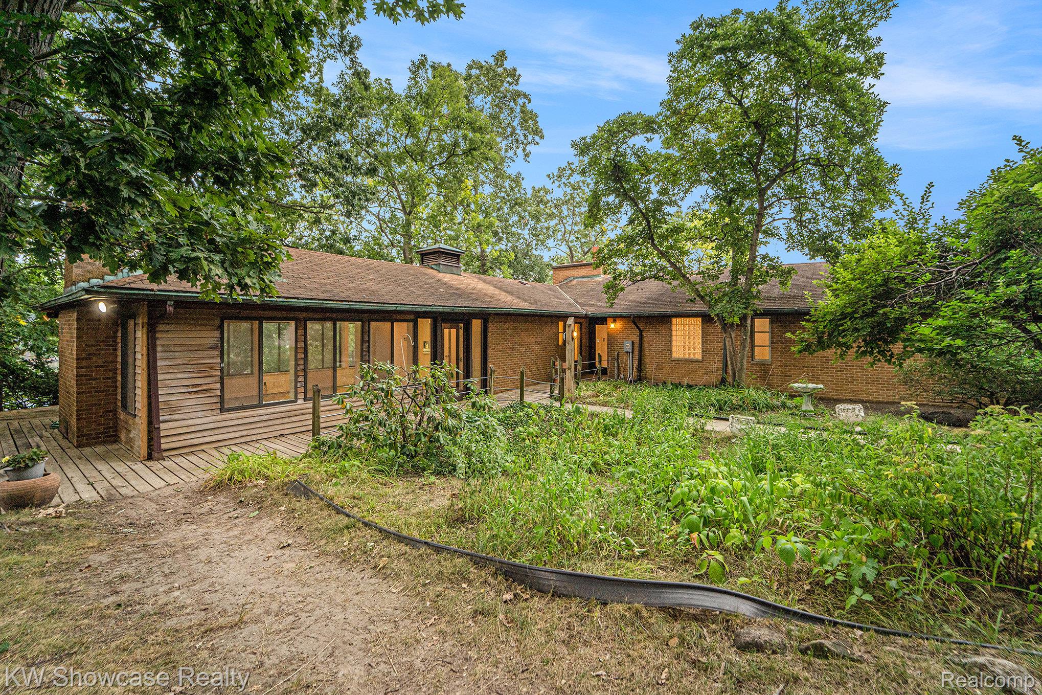 3551 Dorothy Lane
