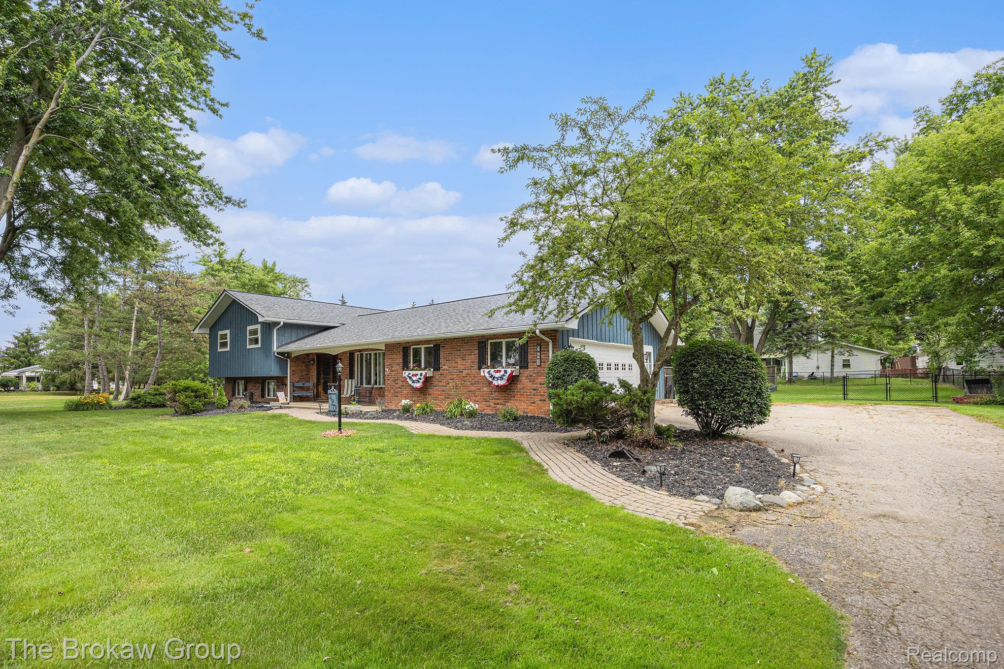 420 N Neeper Street