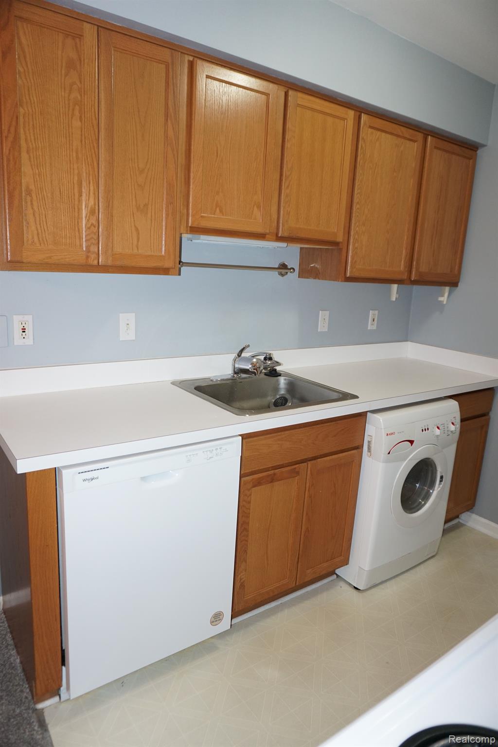 Clinton Charter Township, Michigan 48035, United States, 2 Bedrooms Bedrooms, ,1 BathroomBathrooms,Residential,Active,125932