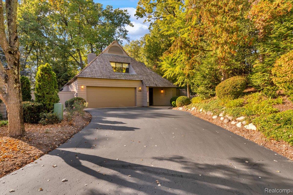 965 BLOOMFIELD WOODS