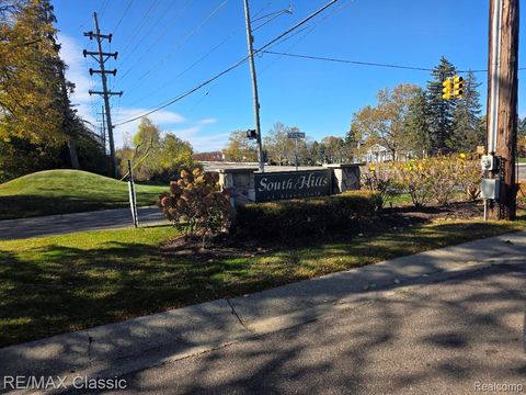 1806 S Hill Boulevard Bloomfield Charter Township MI 48304