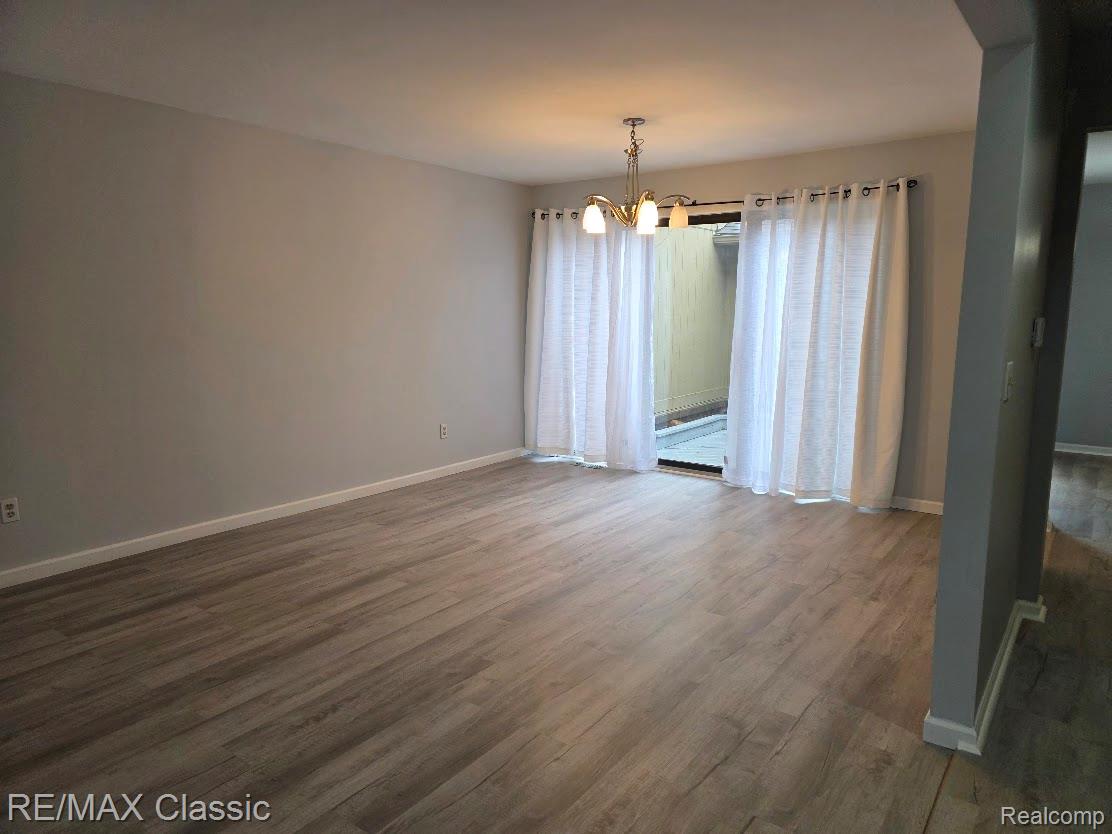 1806 S Hill Boulevard