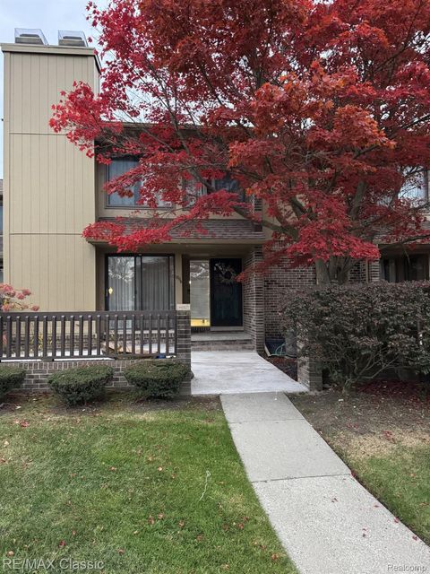 1806 S Hill Boulevard Bloomfield Charter Township MI 48304