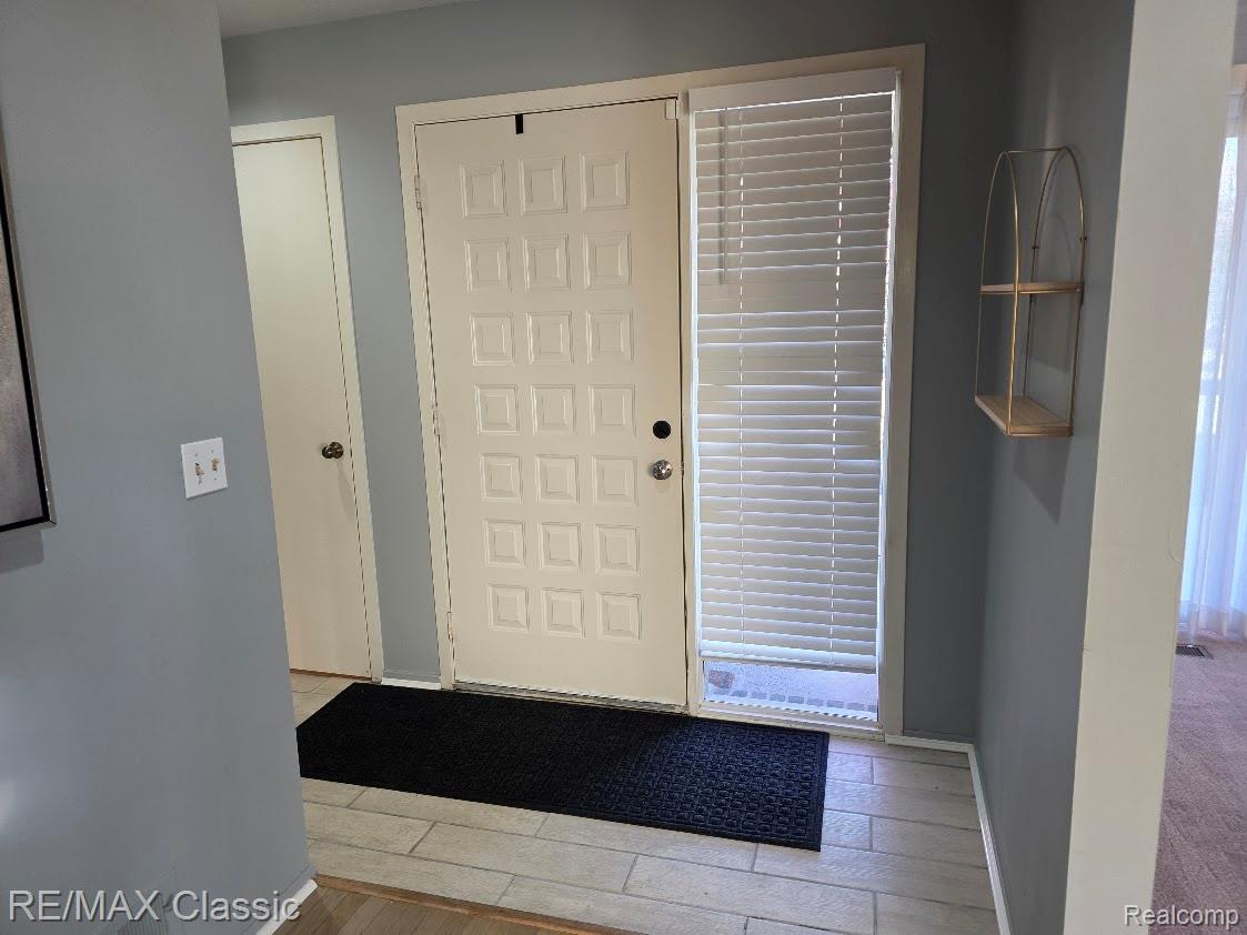 1806 S Hill Boulevard